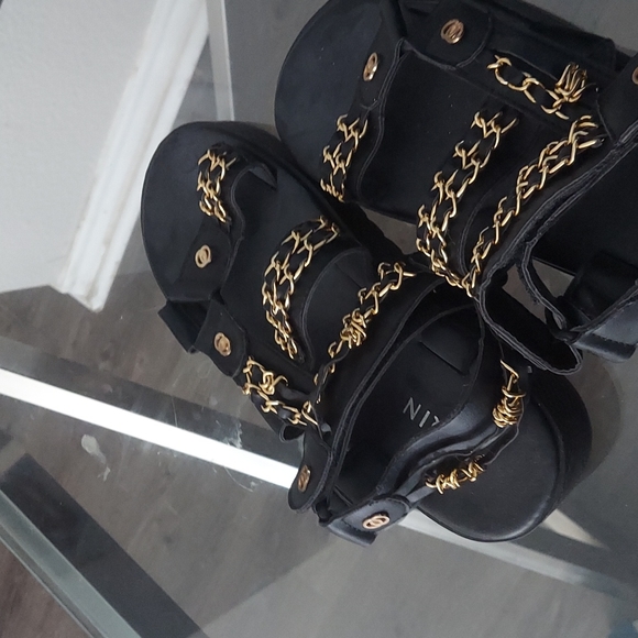 Heels - Picture 1 of 3